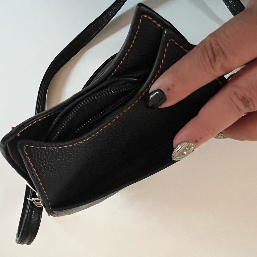 Black Bat-Shaped Crossbody Bag - Picture 5 of 7